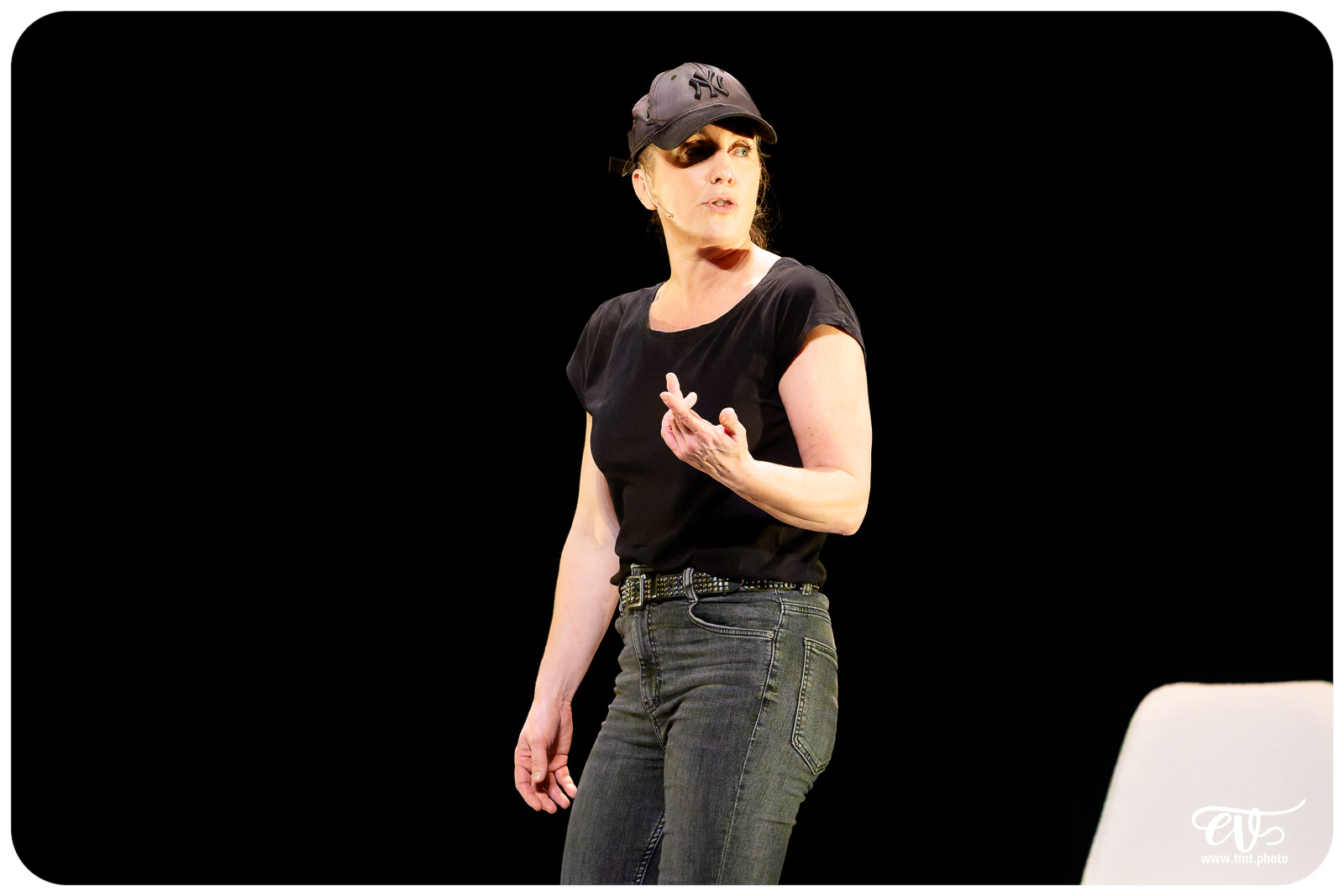 LES CHATOUILLES OU LA DANSE DE LA COLÈRE (ANDRÉA BESCOND)